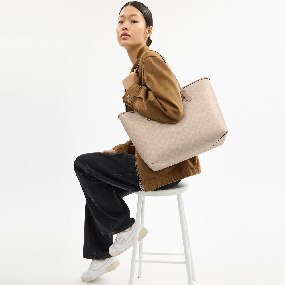 City Tote Bag In Signature Canvas